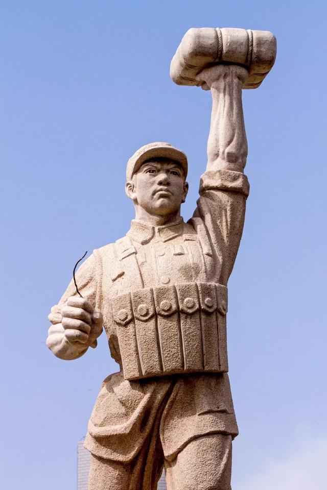 撞上英烈法枪口，“暴走漫画”被封账号！侮辱英烈还想抖机灵？