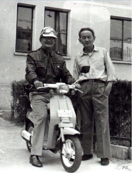 战斗民族用了什么怪招，让鞋带都不会系的溥仪在苏联爱上了种菜