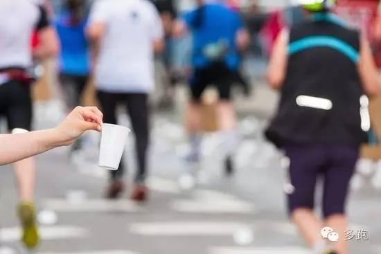 夏季跑步，你该喝多少水？︱运动知识