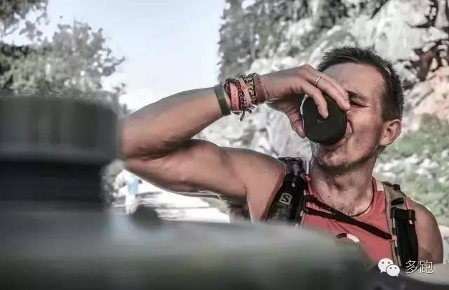 夏季跑步，你该喝多少水？︱运动知识