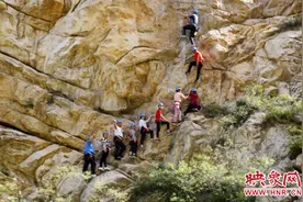 旅行新挑战！来嵩山体验“飞拉达”攀岩项目图片