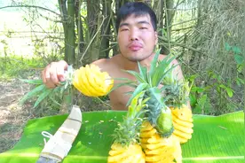 农村小哥吃菠萝，一次性来五个，不怕上火吗？视频封面