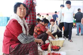烟台凉地大樱桃开始上市了，看看福山张格庄市场的场景视频封面