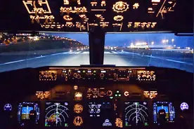 我们乘坐的客机夜间起飞时，经历了什么？驾驶室第一视角观看视频封面