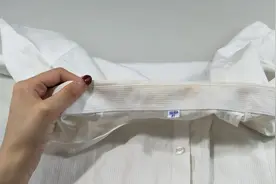 白衬衫领子发黄洗不出来？教你一个窍门，洗完像纸一样白！视频封面