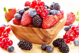 桑葚泡出白色颗粒和小虫，吃桑葚的朋友可要注意了