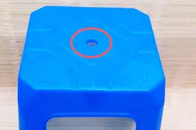 为什么塑料板凳中间都有一个小圆孔？答案你万万想不到视频封面