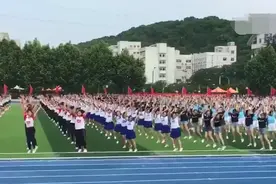 高校1200名学生齐跳“C哩C哩”舞完整版，太壮观了！视频封面