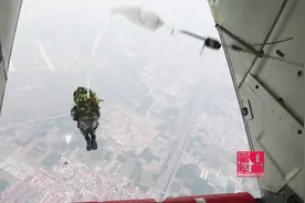 82集团军特战旅亮出最强装备，中国陆军打击能力爆涨！视频封面