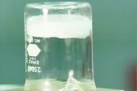 实验：一杯水在外太空是蒸发还是结冰，真是太有意思了视频封面