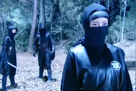 蒙面女高手武艺深不可测，展现神功一人大战两大特工竟然还占上风视频封面