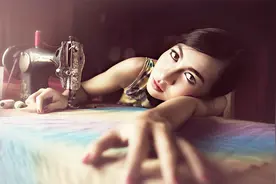 男人说的“我养你”，其实是说“是我养着你的”