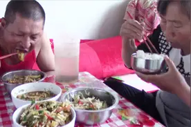 夏天这样吃茄子最过瘾，只需一点醋，一顿5个茄不够吃，真馋了视频封面