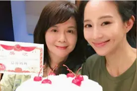 36岁张钧甯与妈妈合照，发际线成亮点，网友：张翰配不上你！