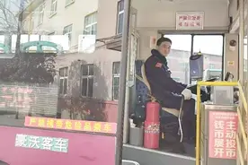 公交车报站是自动的还是司机手动报站的？看完解开多年疑惑视频封面