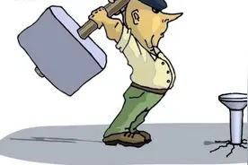 现实版“扎心了，老铁” 小伙抡大锤险些丧命图片