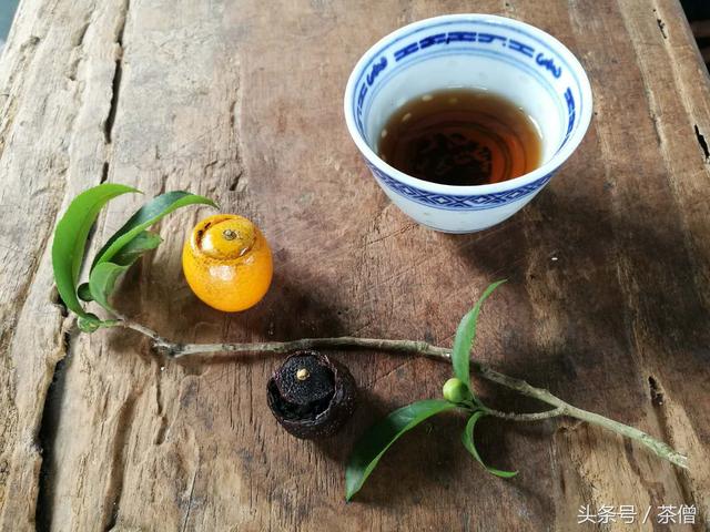 夏天喝什么茶好呢？来杯金桔果茶如何！