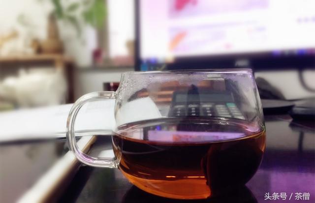 夏天喝什么茶好呢？来杯金桔果茶如何！