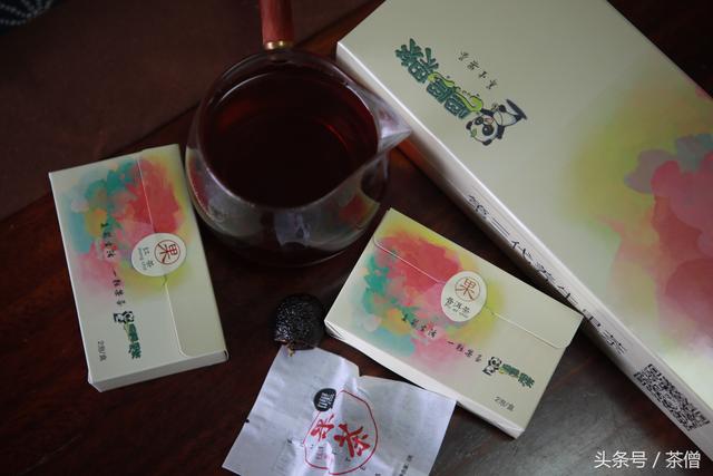 夏天喝什么茶好呢？来杯金桔果茶如何！