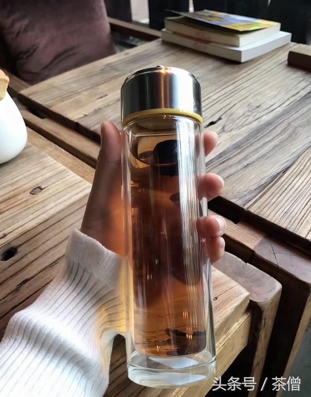 夏天喝什么茶好呢？来杯金桔果茶如何！
