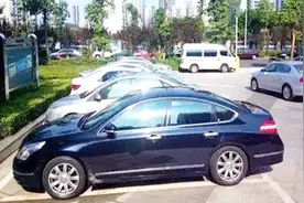 温度超过40℃汽车会不会晒坏？网友：太天真车内千万别放这些东西