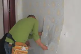 50秒教会你装修贴壁纸，20元每平的手工费可以省下了视频封面