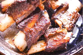 软嫩多汁的牛排骨 味道香到骨头里 做法非常简单