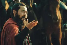 诸葛亮派关羽去守华容道只因这件大事所致图片