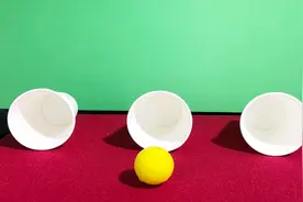 魔术揭秘，三个杯子猜小球在哪里，怎么猜也不中