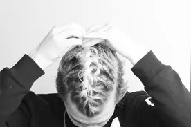 特别适合短发男生的辫子造型，酷酷的看着好帅气！