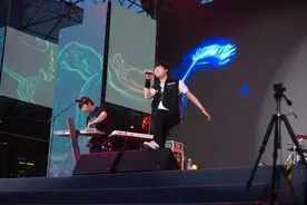 那谁，把音量放大！额奏是爱听范炜&程渤智唱咱《西安人的歌》图片