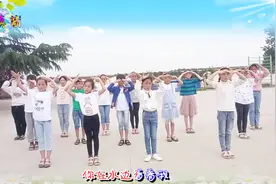 最火爆的《红山果》手势舞完整版，孩子们都迷上了，争着表演视频封面