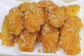 大厨教你一道脆皮菠萝的制作方法，简单易学，酸甜爽口，太美味了