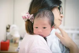 宝宝喝奶之后，你会拍嗝吗？用多大力度？当心用劲过大伤了宝宝！