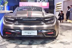 总算没白等，国产蜻蜓车标超跑已进店，网友：终于可以圆梦了！