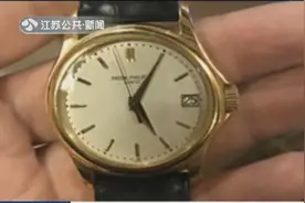 可气！喝着茅台酒 手戴天价“百达翡丽” 却欠债不还！视频封面