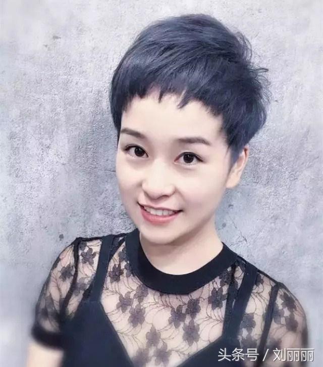 "圆脸女生"短发15款,立体又蓬松,美到自己都不认识自己了