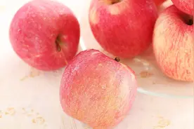苹果烂了一小块到底还能不能吃？吃了会有什么危害？视频封面