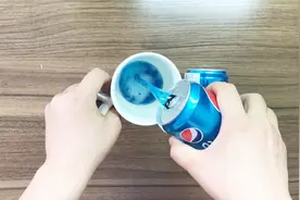 淘宝9.9买了2灌“蓝色可乐”，喝下去第一口我就知道被坑了视频封面