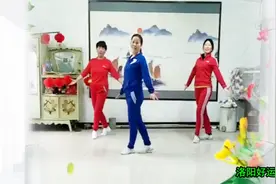 姑嫂三人没事在家跳广场舞，还是嫂子跳的好看视频封面