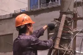 推进老新村改造 无锡城管拆除“硬骨头”违建视频封面