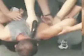 挪车引发纠纷 司机持刀捅伤三人“是他们先骂我”视频封面