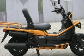 摩托车界“四不像”！车长2米250CC，本田大金刚外卖神器！视频封面