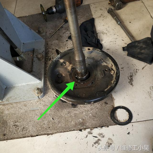 九万多公里的长安底盘有异响，师傅：不难，换一个轴承就能修好！