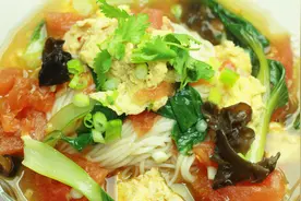 西红柿鸡蛋挂面的特色做法，做法超简单，酸爽开胃、越吃越想吃！视频封面