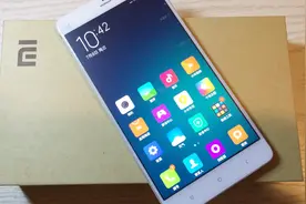 手机上方出现黄条，影响手机的美观，今天来教你如何关闭视频封面