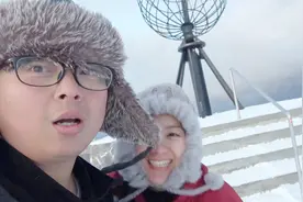 这对环游世界的宁波小情侣，把中国车开进北极圈了，对面就是北极视频封面