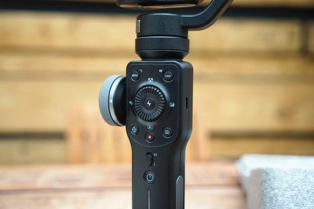 手机拍电影如此的简单：智云 SMOOTH 4 稳定器评测