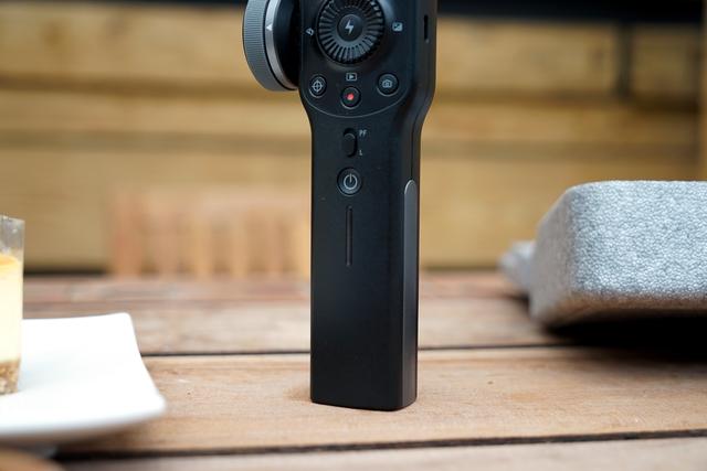 手机拍电影如此的简单：智云 SMOOTH 4 稳定器评测