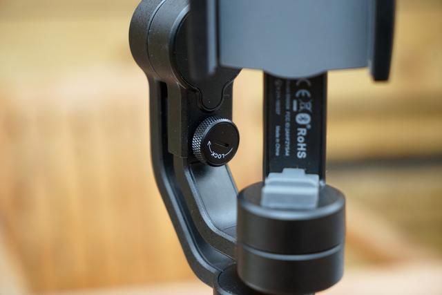 手机拍电影如此的简单：智云 SMOOTH 4 稳定器评测